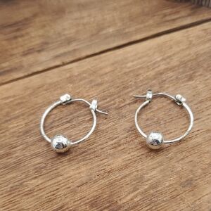 Elegant Silver Tone Delicate Hoop Earrings E276